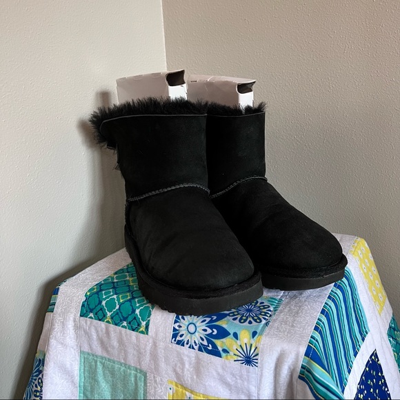 Ugg boot, size 6, black with bow - Picture 2 of 10